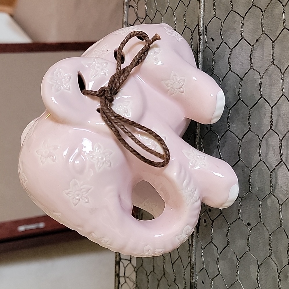 Pink elephant - Picture 2 of 3